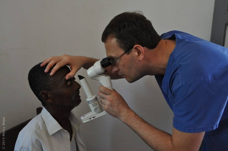 Medicinos diagnostikos ir gydymo centro gydytojas oftalmologas mikrochirurgas Paulius Rudalevicius savanorystes misijoje Madagaskare